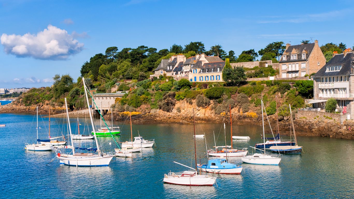 Where to stay in Brittany based on your budget: a clear guide to choosing the right hotel without making mistakes
